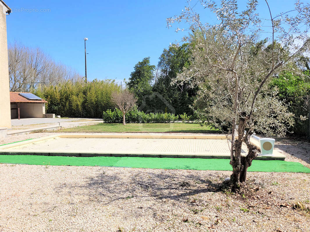 SARRIANS Villa avec piscine sur 1106 m² de terrain - photo 2
