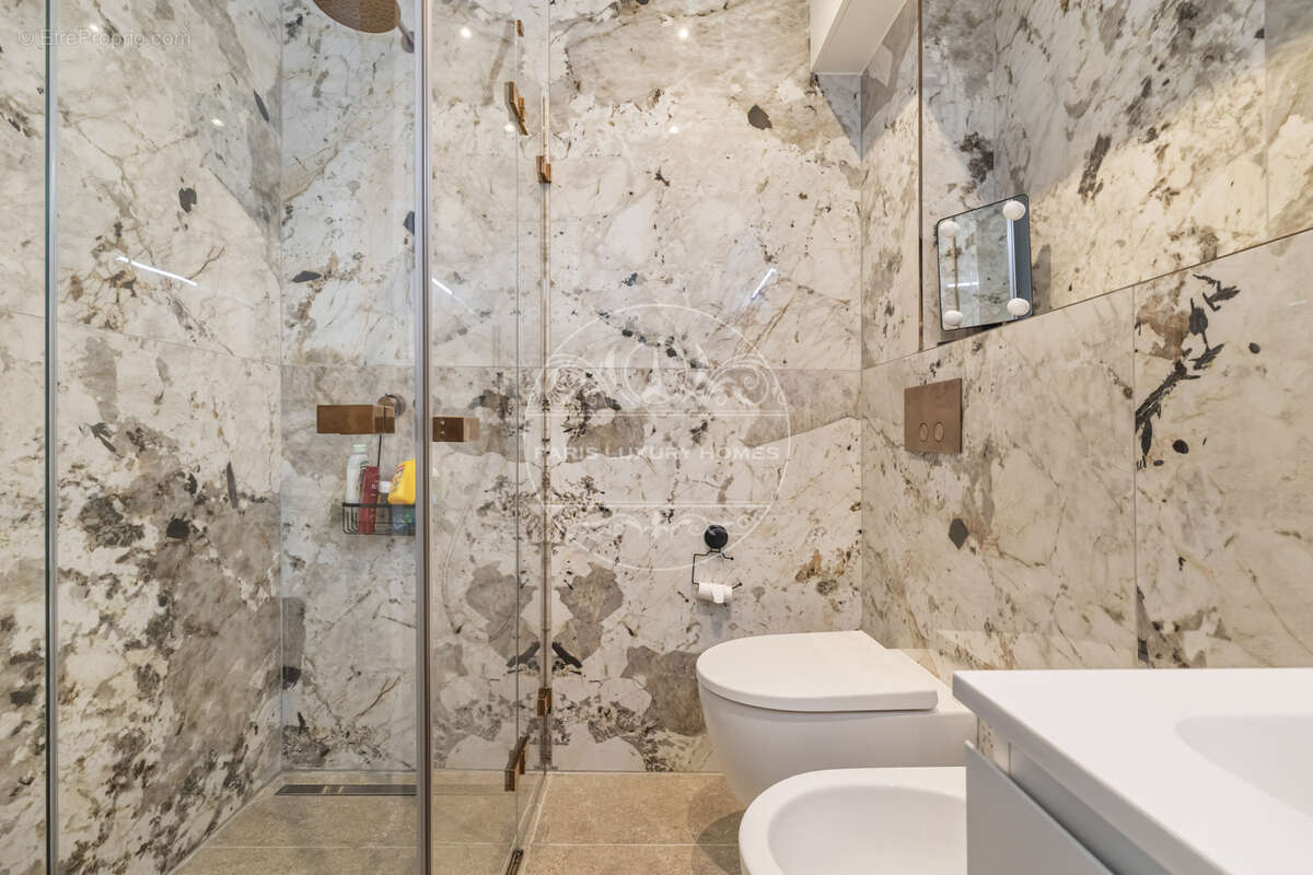 Appartement à PARIS-7E