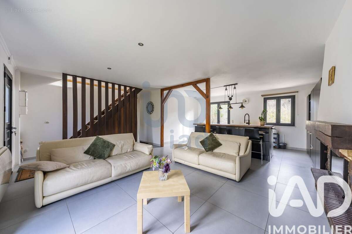 Photo 5 - Maison à LE MESNIL-SAINT-DENIS