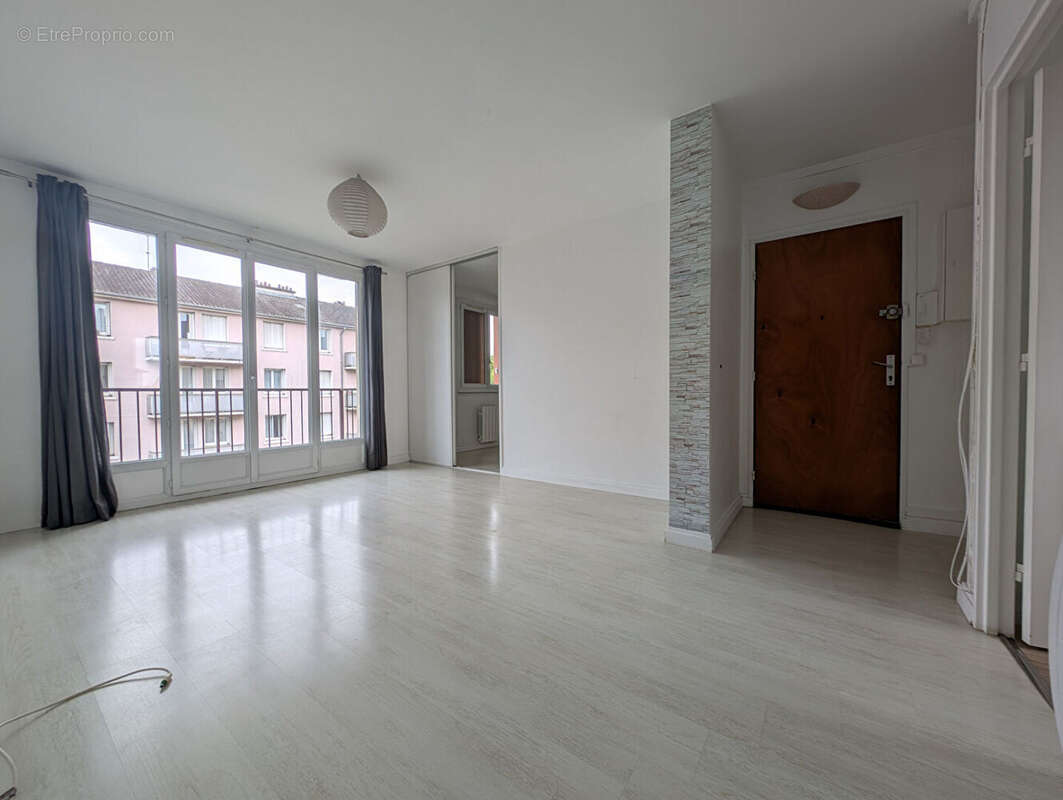 Appartement à LE MESNIL-LE-ROI