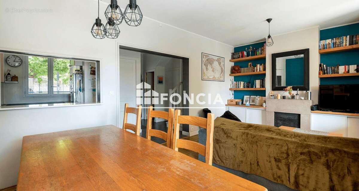 Coup de cœur assuré pour cette maison de ville au charme préservé, idéalement située proche gare et commodités - photo 15