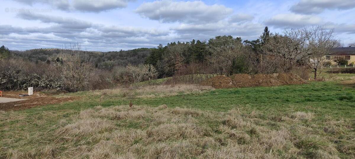 Terrain à MONTIGNAC
