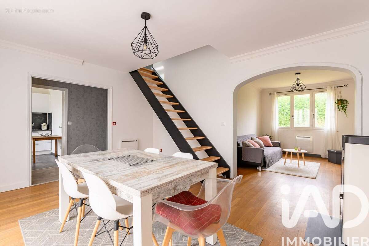 Maison 125 m² à Mareil-En-France  - photo 2