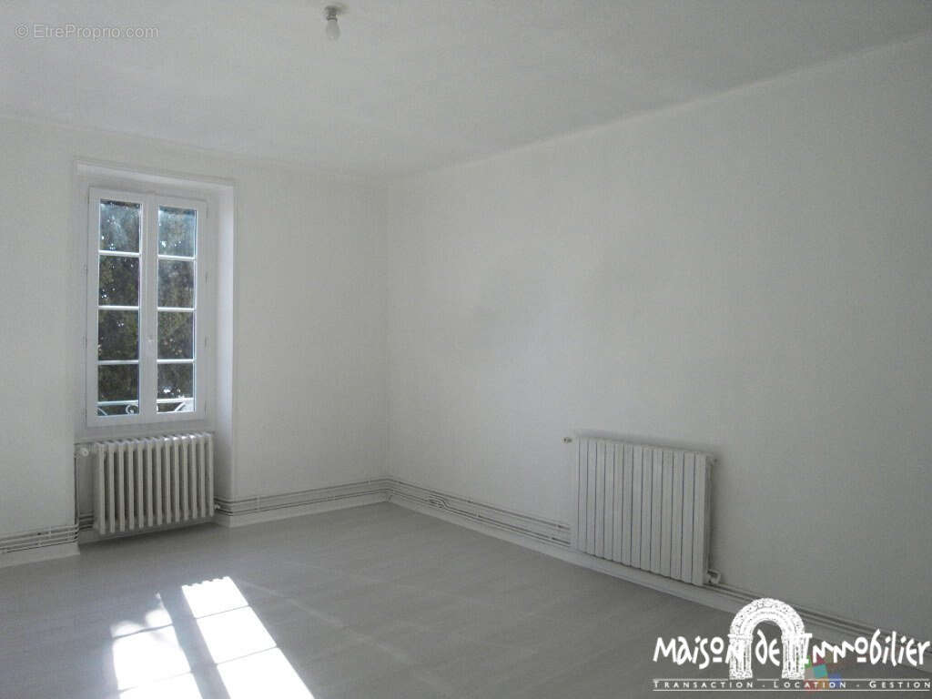 A vendre à CHATEAUBERNARD - Spacieuse Charentaise de 4 pièces - 154m2 - Jardin clos - photo 8