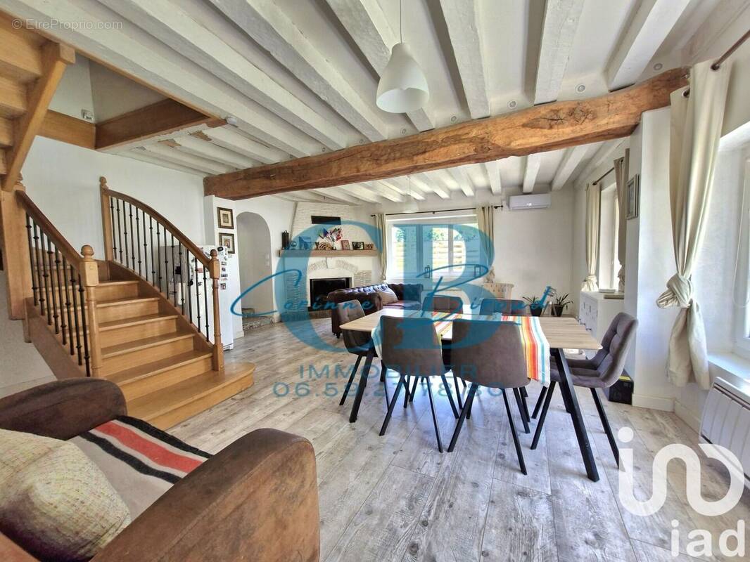 Photo 1 - Maison à VALLANGOUJARD