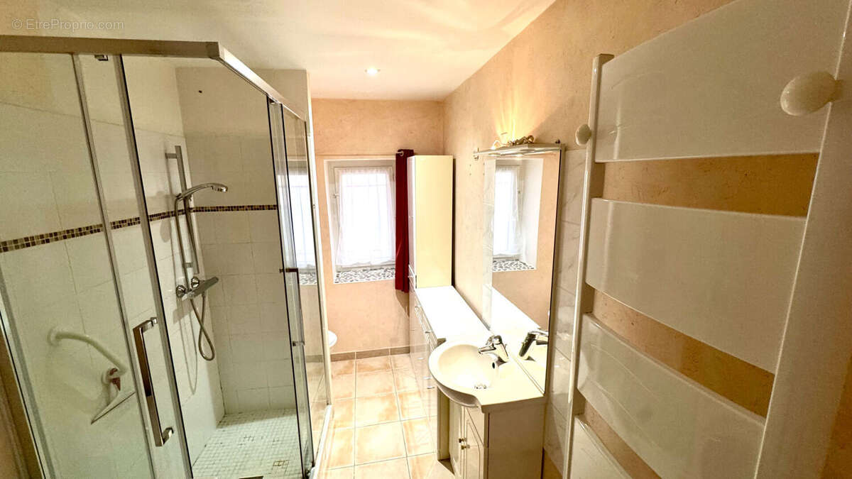 Appartement à ENTRAIGUES-SUR-LA-SORGUE