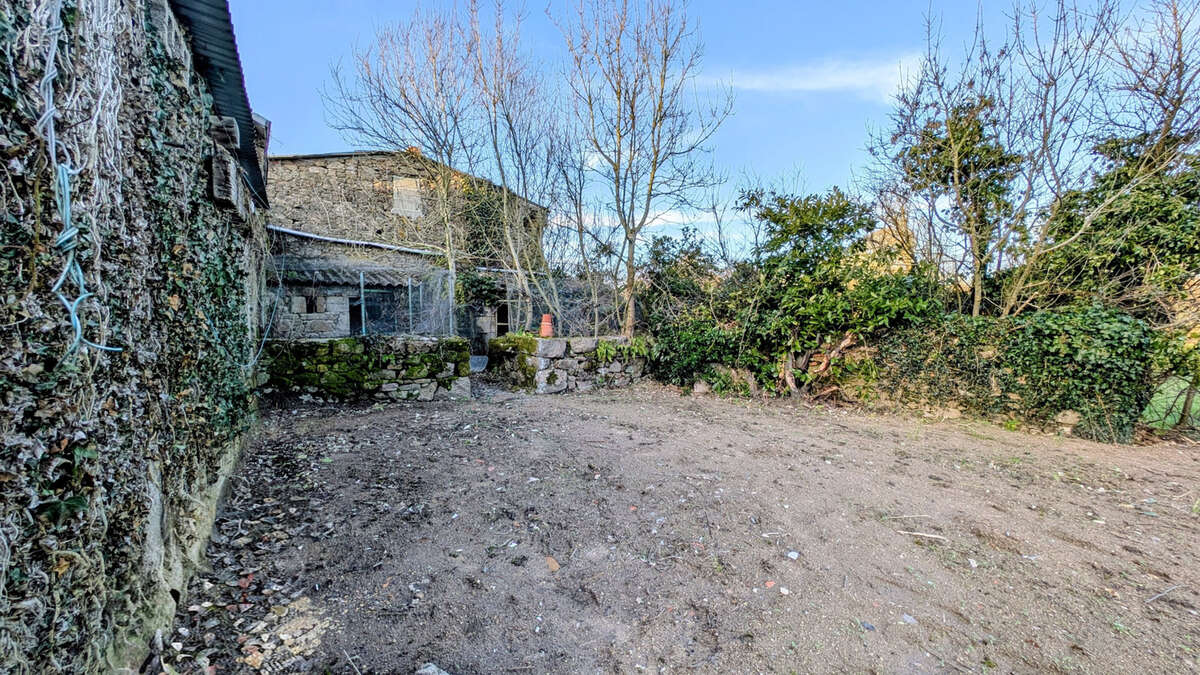 Maison à LES LANDES-GENUSSON