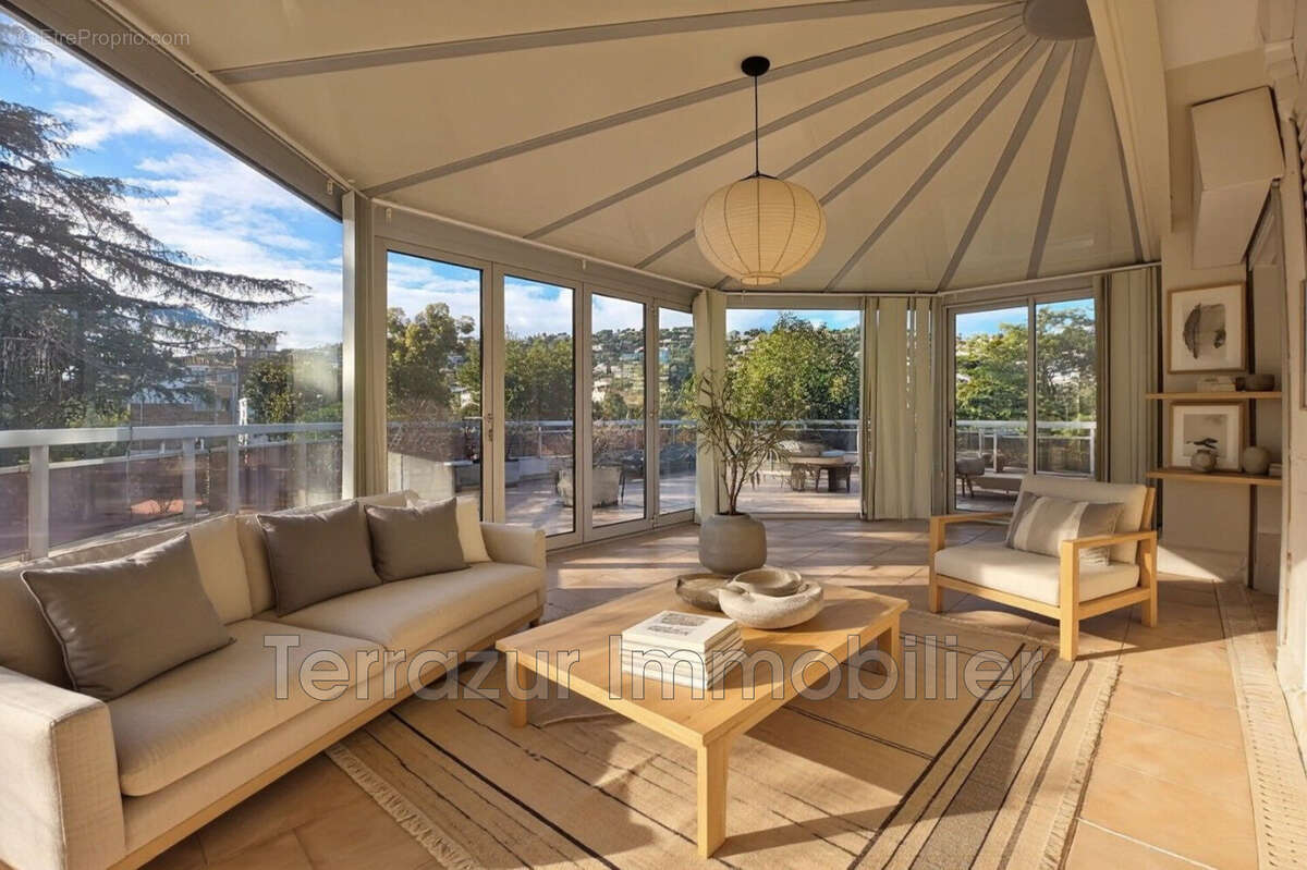 Appartement à VALLAURIS