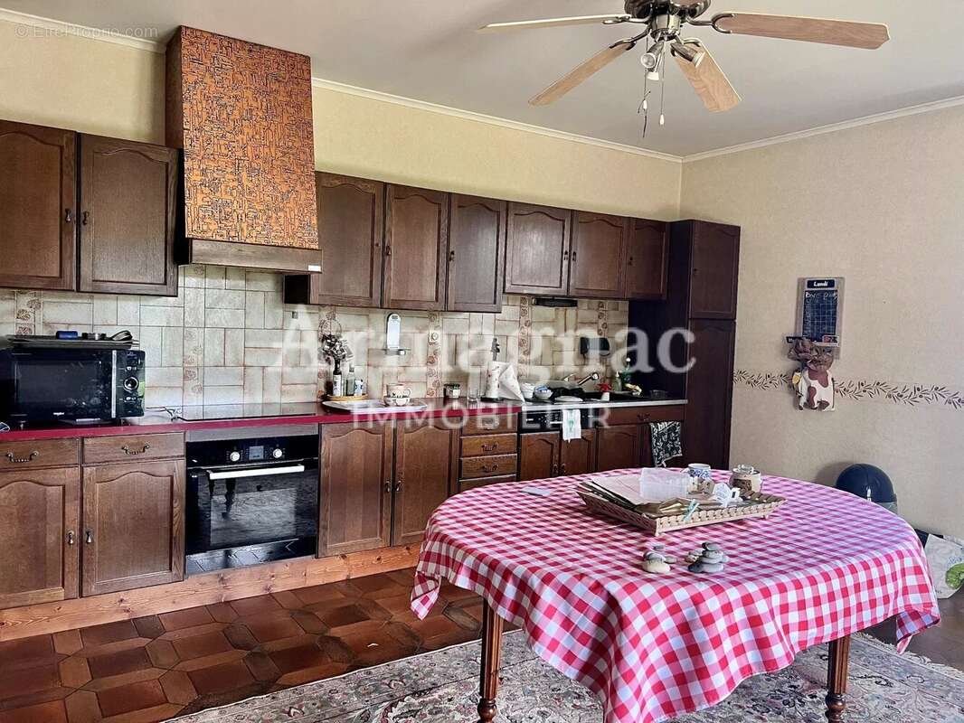 Maison à VIC-FEZENSAC