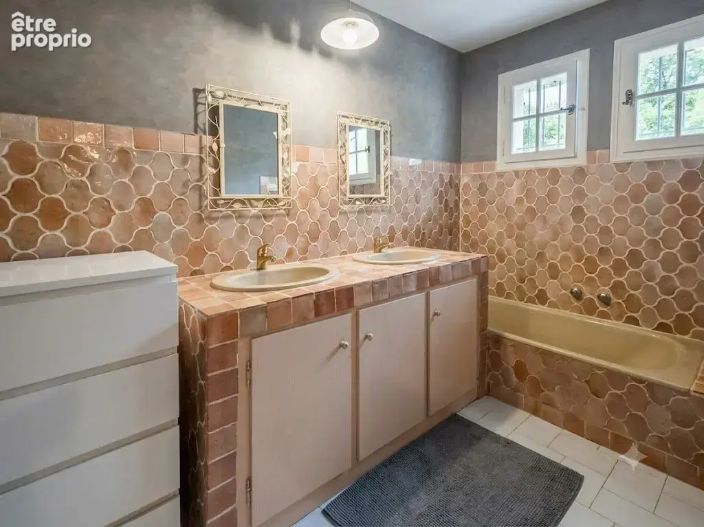 Maison familiale de 210 m² avec piscine, dans un secteur calme ! - photo 12
