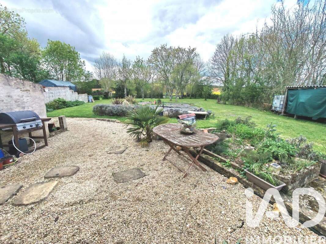 Maison 140 m² à Saint-Martin-Des-Fontaines  - photo 5