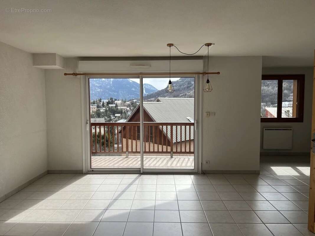 Appartement à LA SALLE-LES-ALPES