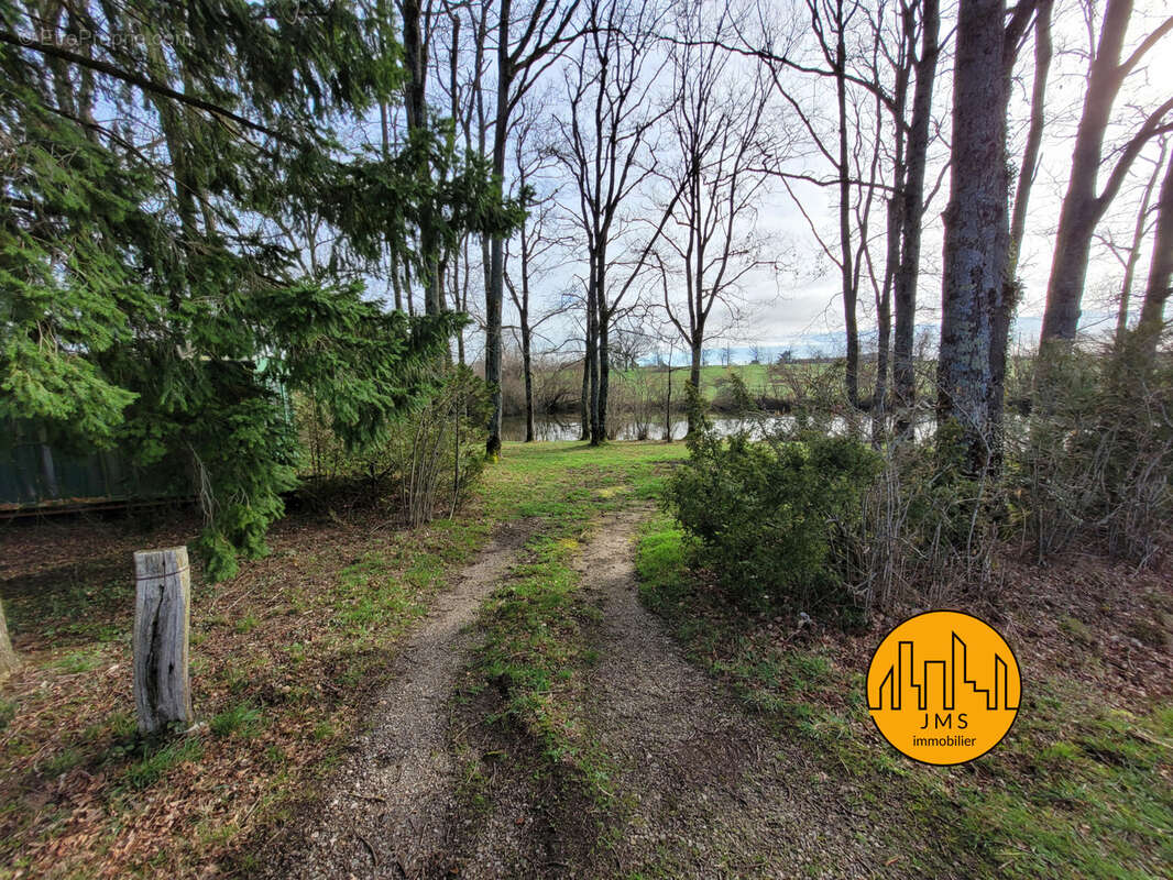 Terrain à SAINT-SORNIN