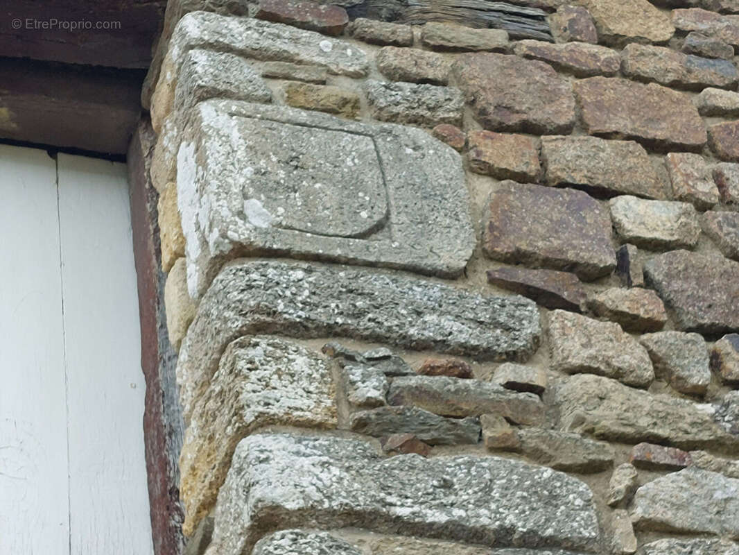 Maison à SAINT-THUAL