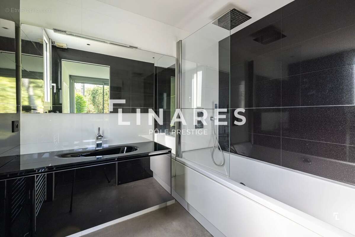 LA CONTEMPORAINE - Villa d’architecte de 529m2  - Vue Sainte-Victoire et prestations d’exception - 13100 - photo 19