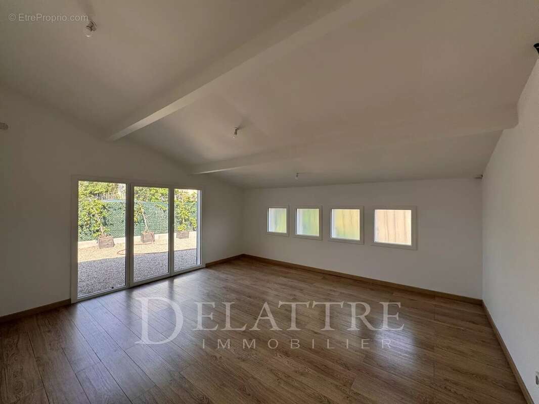 Appartement à SAINT-LAURENT-DU-VAR