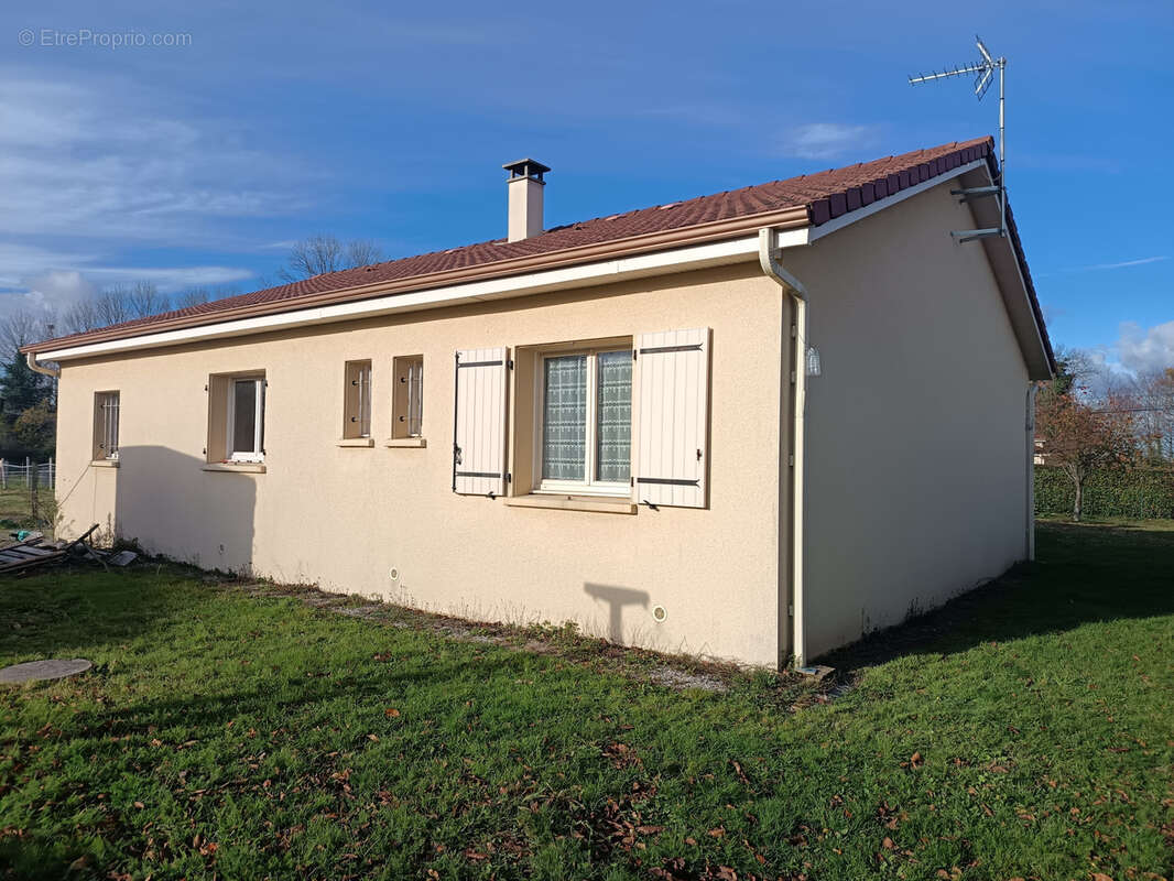 Maison à VICQ-SUR-BREUILH