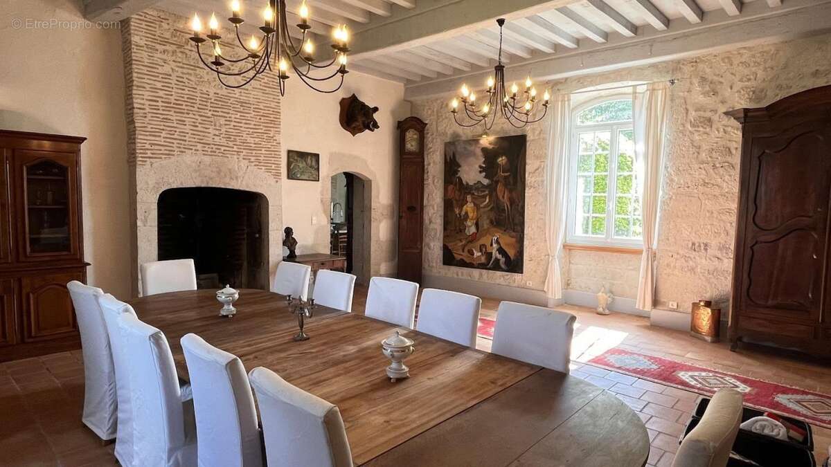 Maison à SAINT-MARTIN-DE-BEAUVILLE