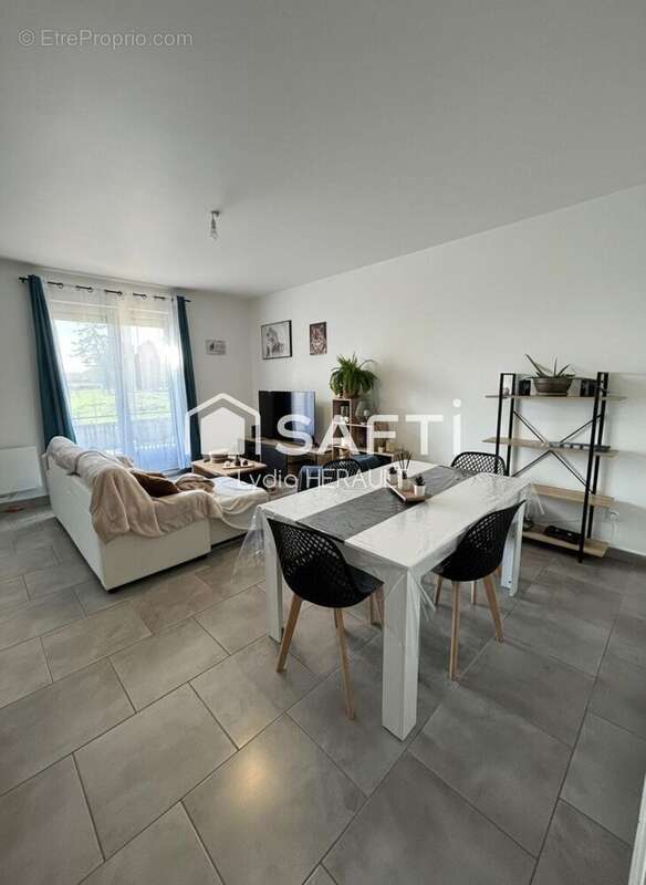 Maison 168 m² à Gondeville  - photo 2