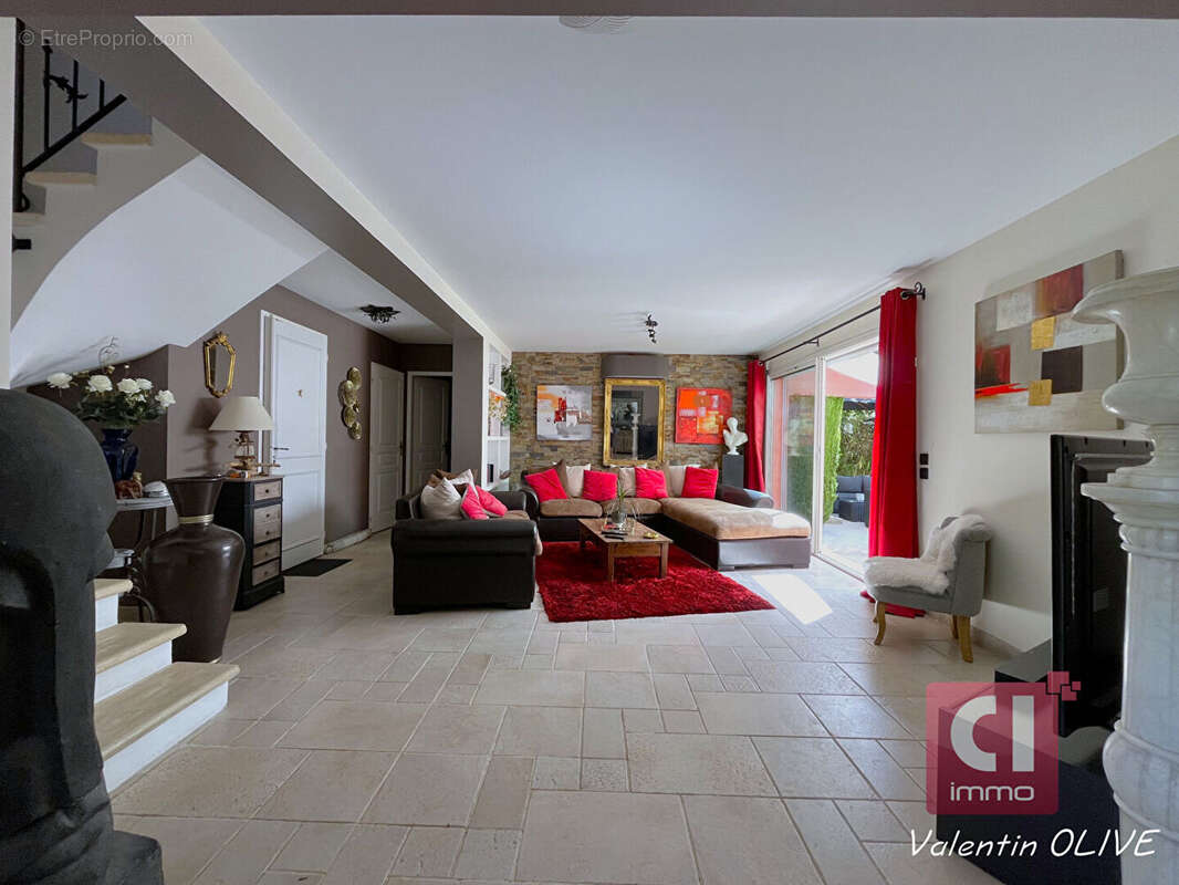 Maison Neoules 5 pièces 143 m2 - Piscine, Dépendance, Pool house, Garage et Carport. - photo 3