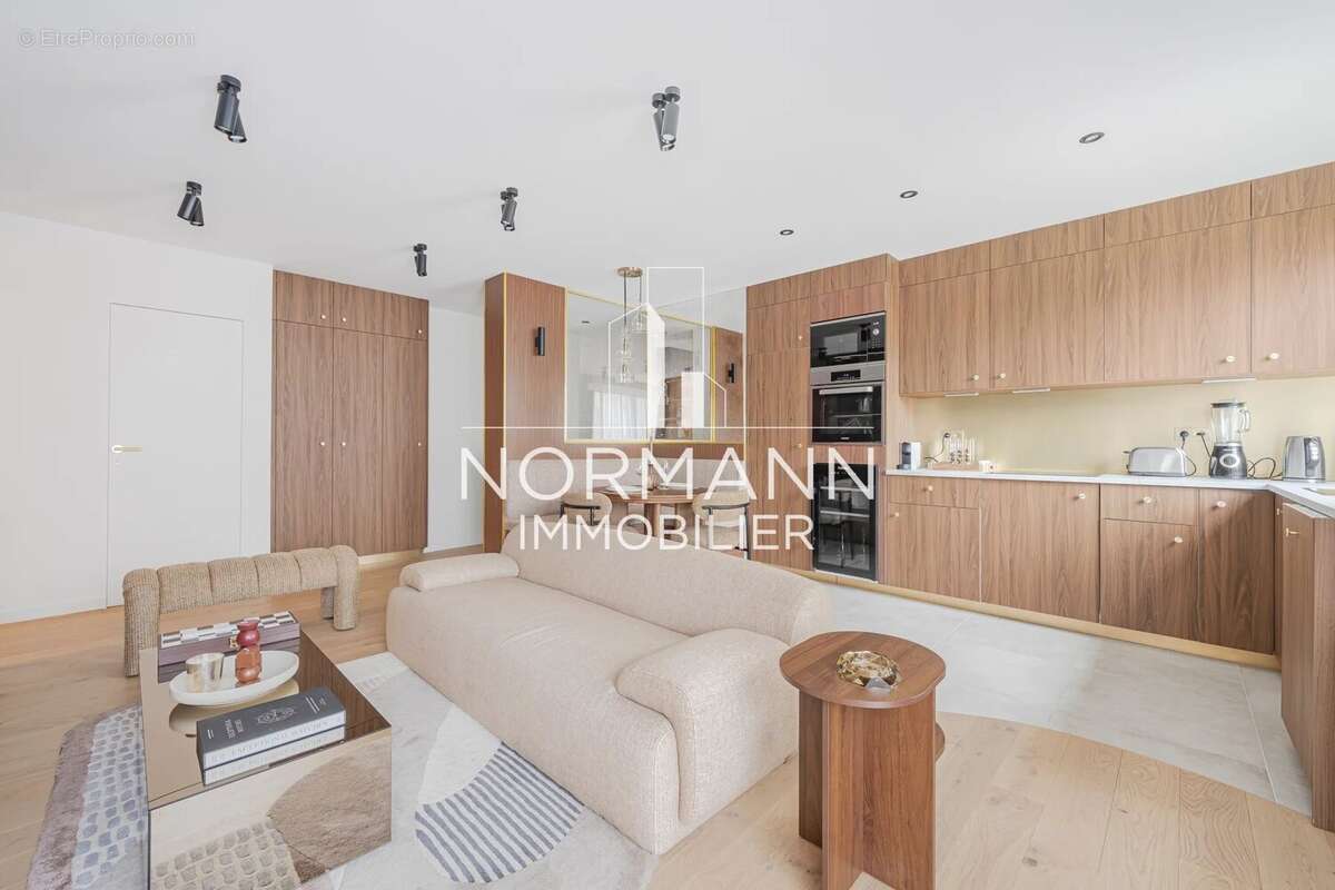 Appartement à PARIS-16E