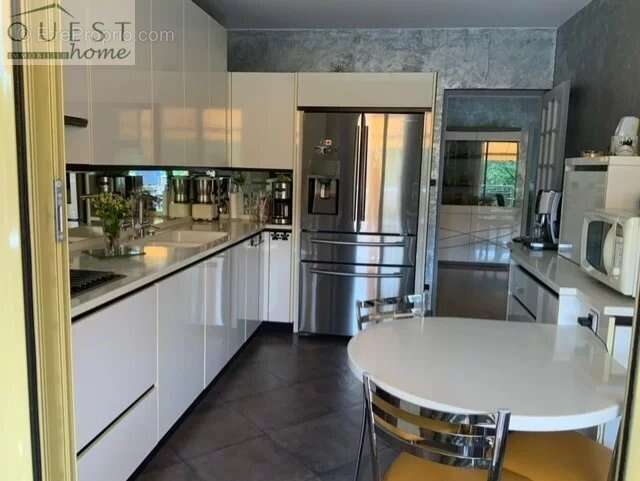 Appartement à CHARBONNIERES-LES-BAINS