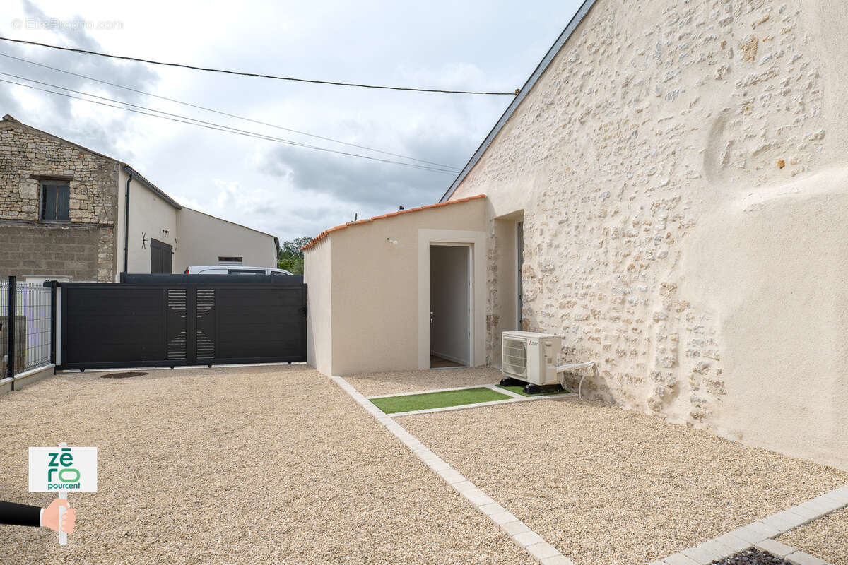 Maison à LES MAGNILS-REIGNIERS