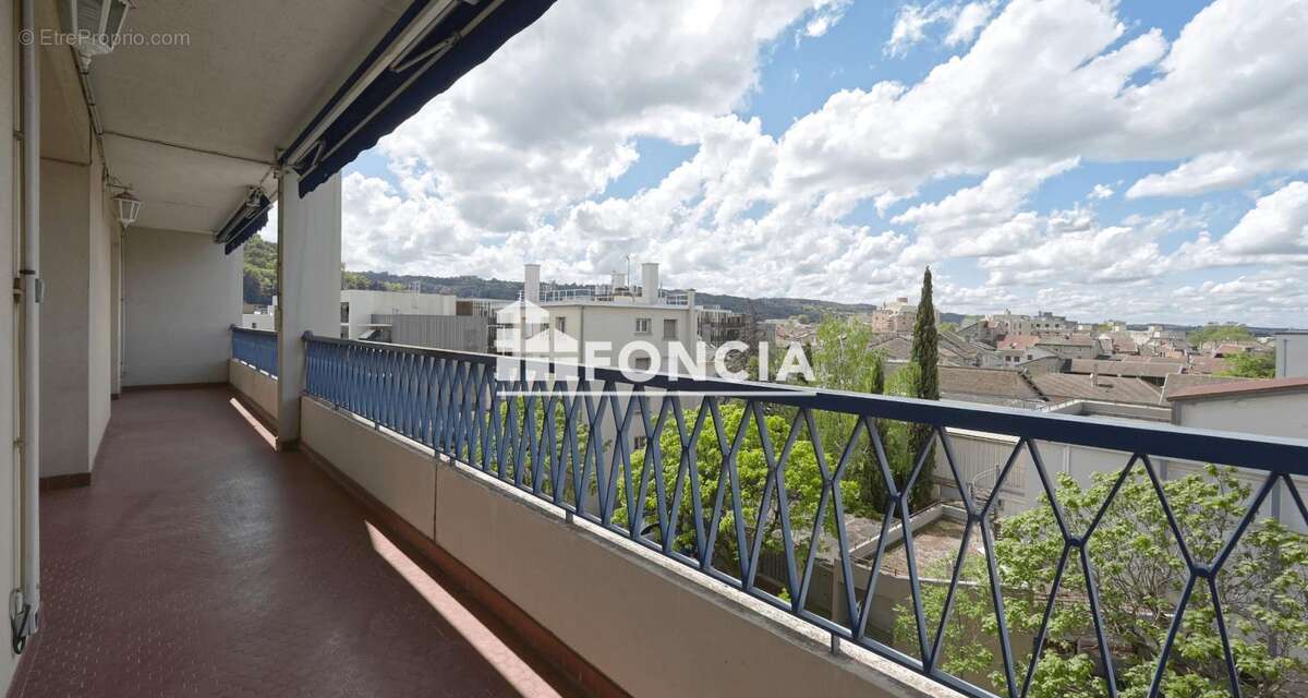 T4 en plein centre - garage et balcon - photo 2