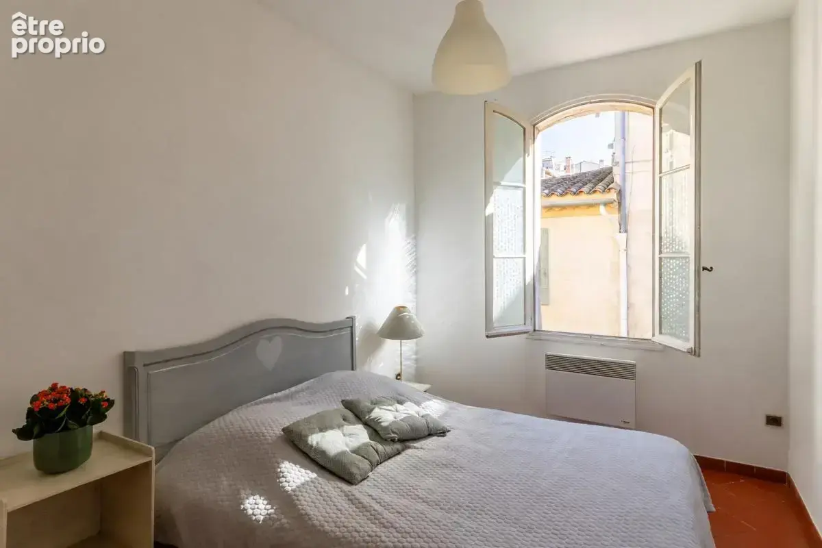 Arles centre historique – Appartement 44 m², pierres apparentes – 119 000 € - photo 4