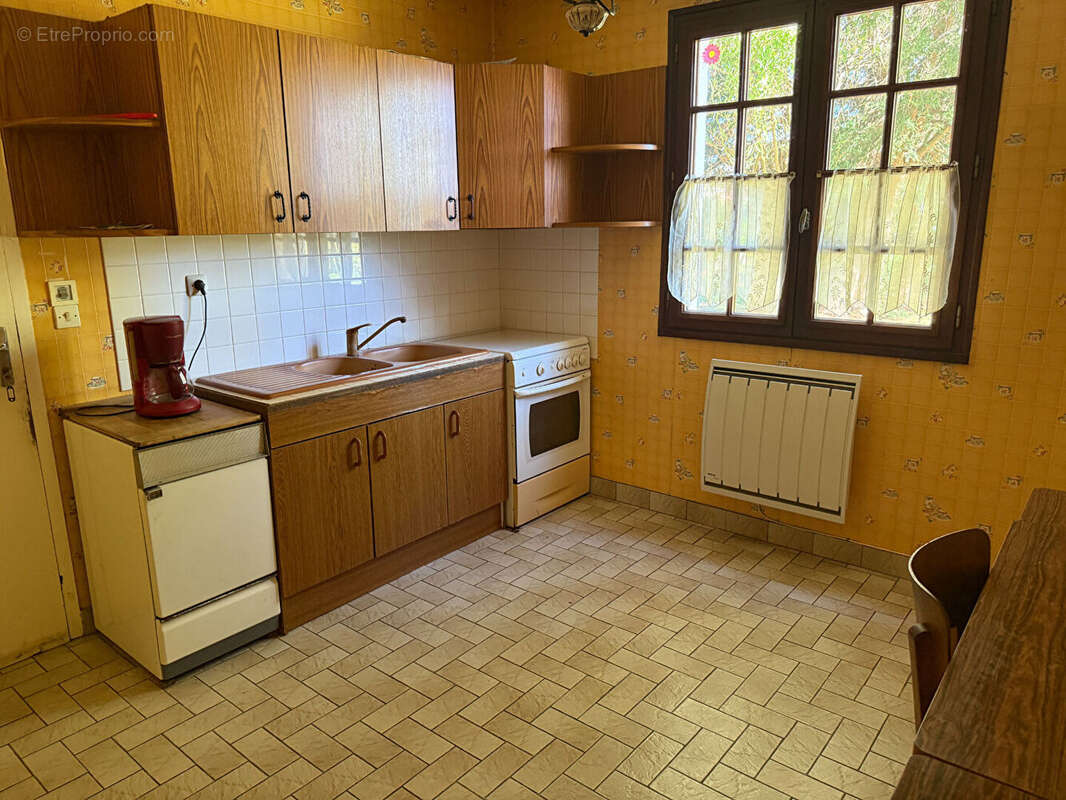 Maison familiale 109m2, 3 chambres, garage et dépendances - photo 4