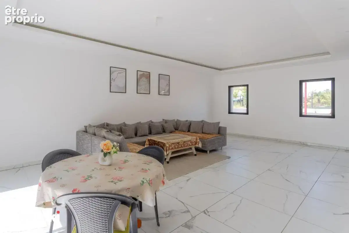 Maison contemporaine de 140 m2 sur terrain de 866 m2 - photo 5
