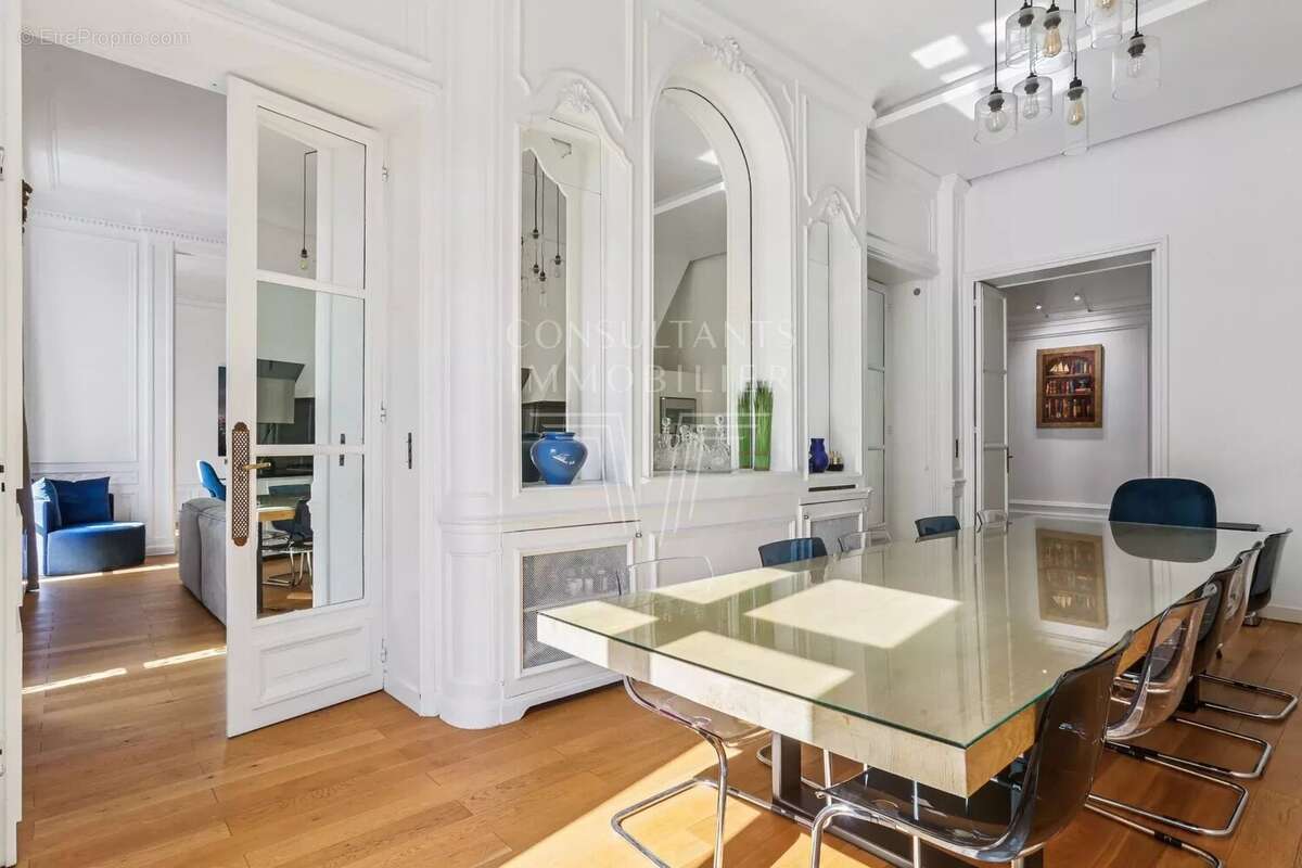 Appartement à PARIS-17E