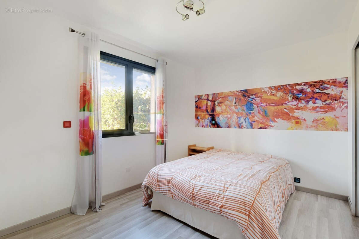 Maison à VIGNEUX-SUR-SEINE