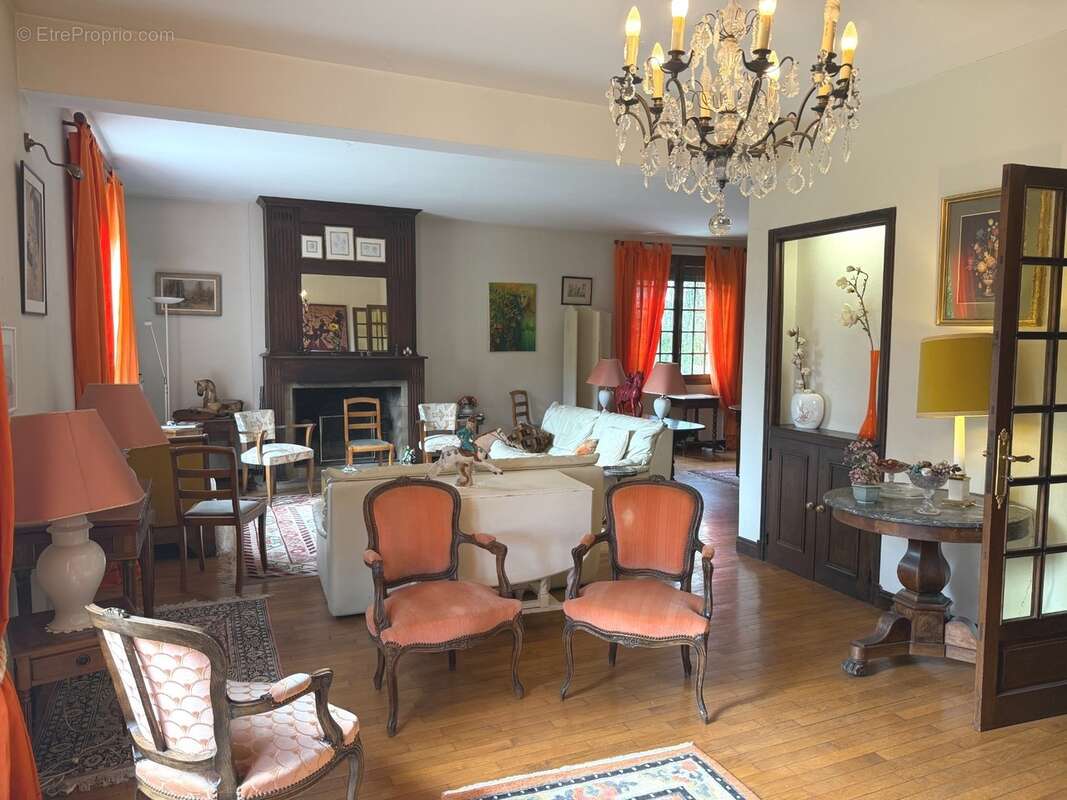 Maison 200 m² à Brive-La-Gaillarde  - photo 4