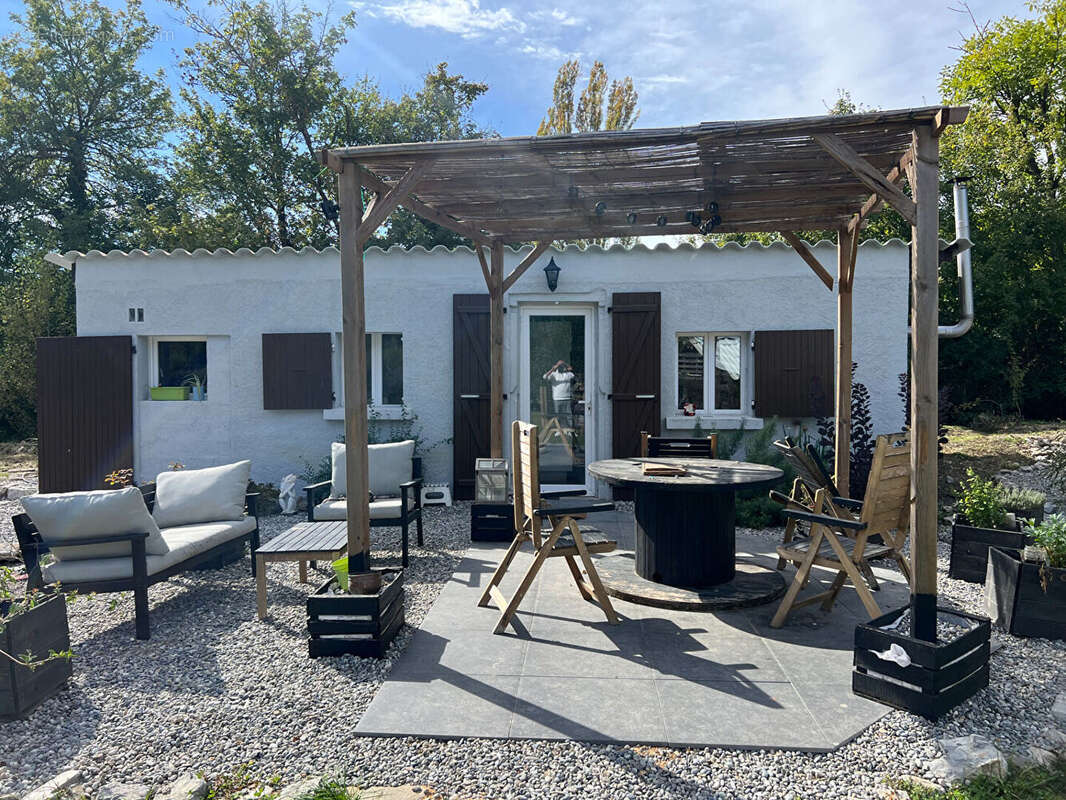 Maison à LA MOTTE-DU-CAIRE