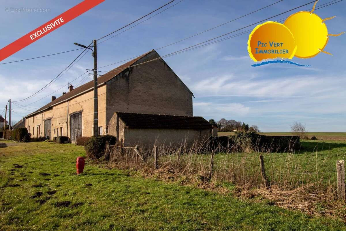 Longère à rénover avec terrain constructible de 6 382 m² - photo 10