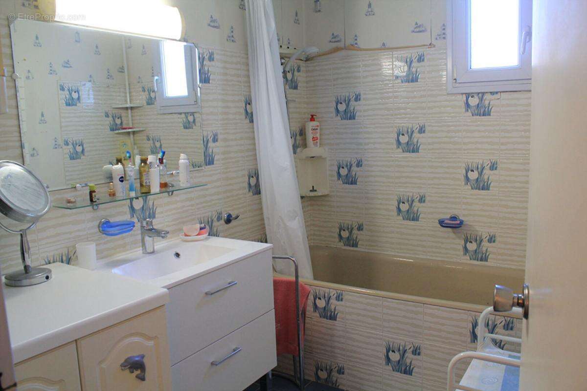 Maison à LA CELLE-LES-BORDES