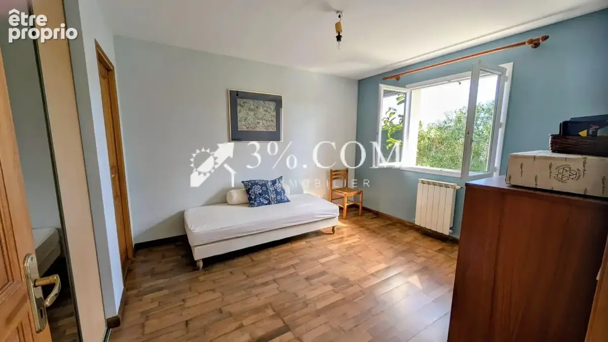 Maison de plain-pied avec 4 chambres, véranda et double gara - photo 14