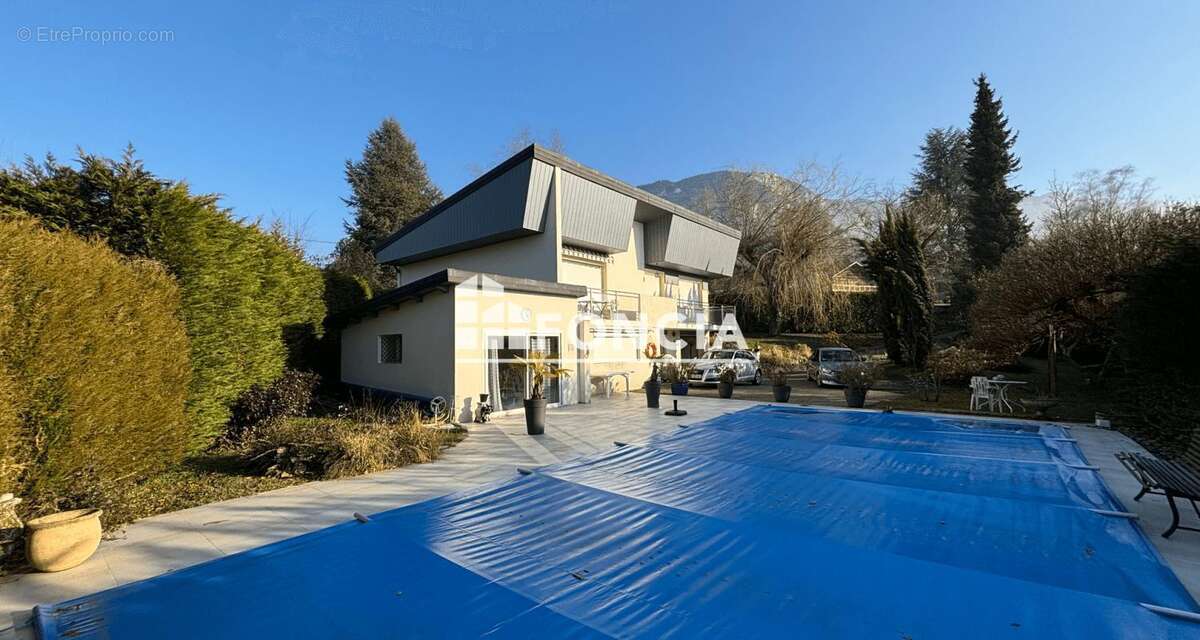 Maison à PUGNY-CHATENOD