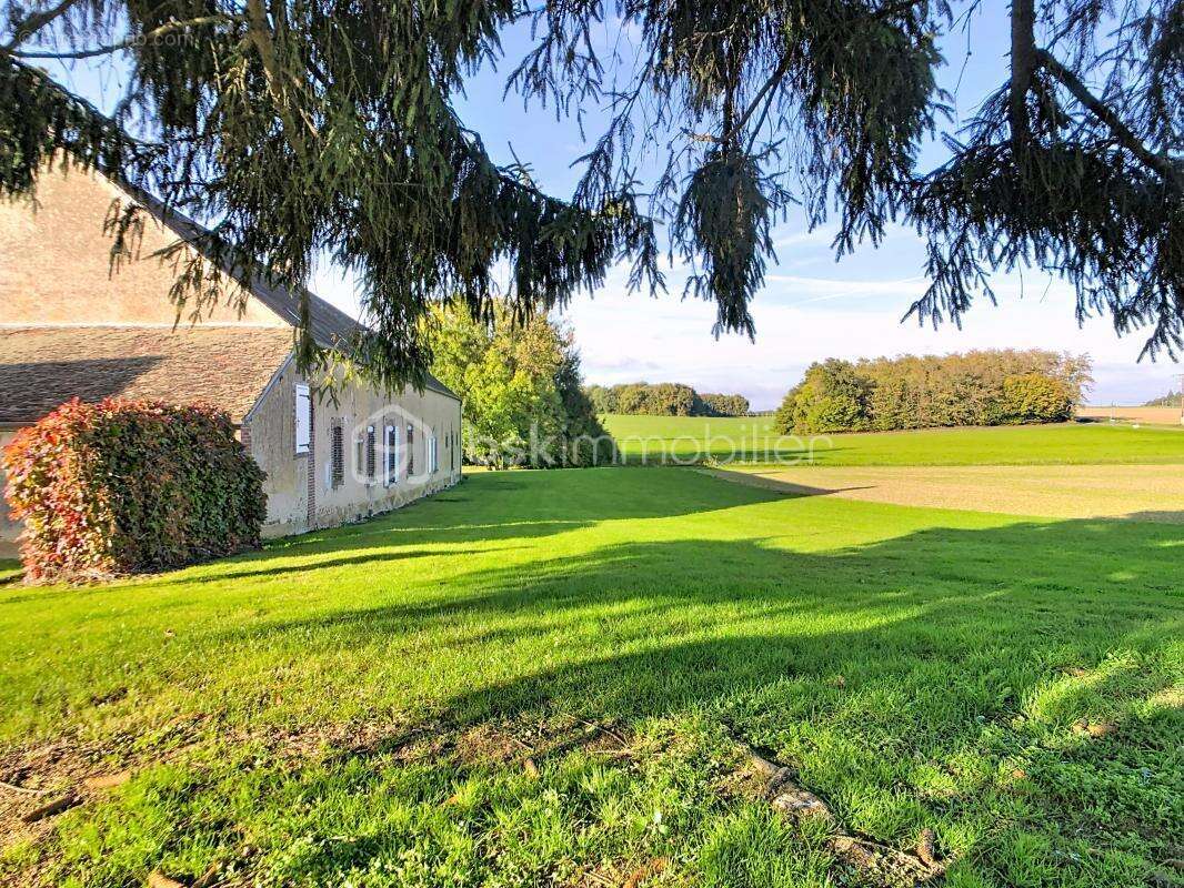 Maison à MONTCORBON