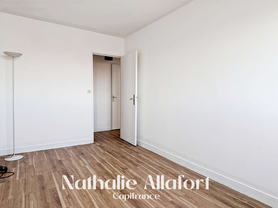 MONTROUGE Métro – 2 pièces, dernier étage, balcon, parking et cave - photo 7