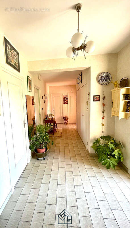 Maison à COMMELLE-VERNAY