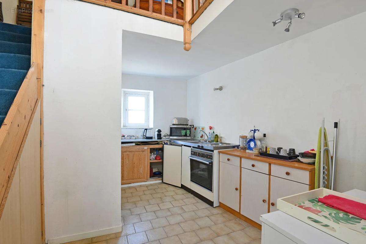 Maison de 12 pièces de 231 m² à Saint-Jean-de-Ceyrargues - photo 11