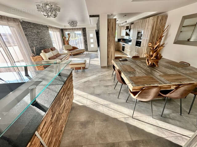 Maison à TOURVILLE-LA-RIVIERE