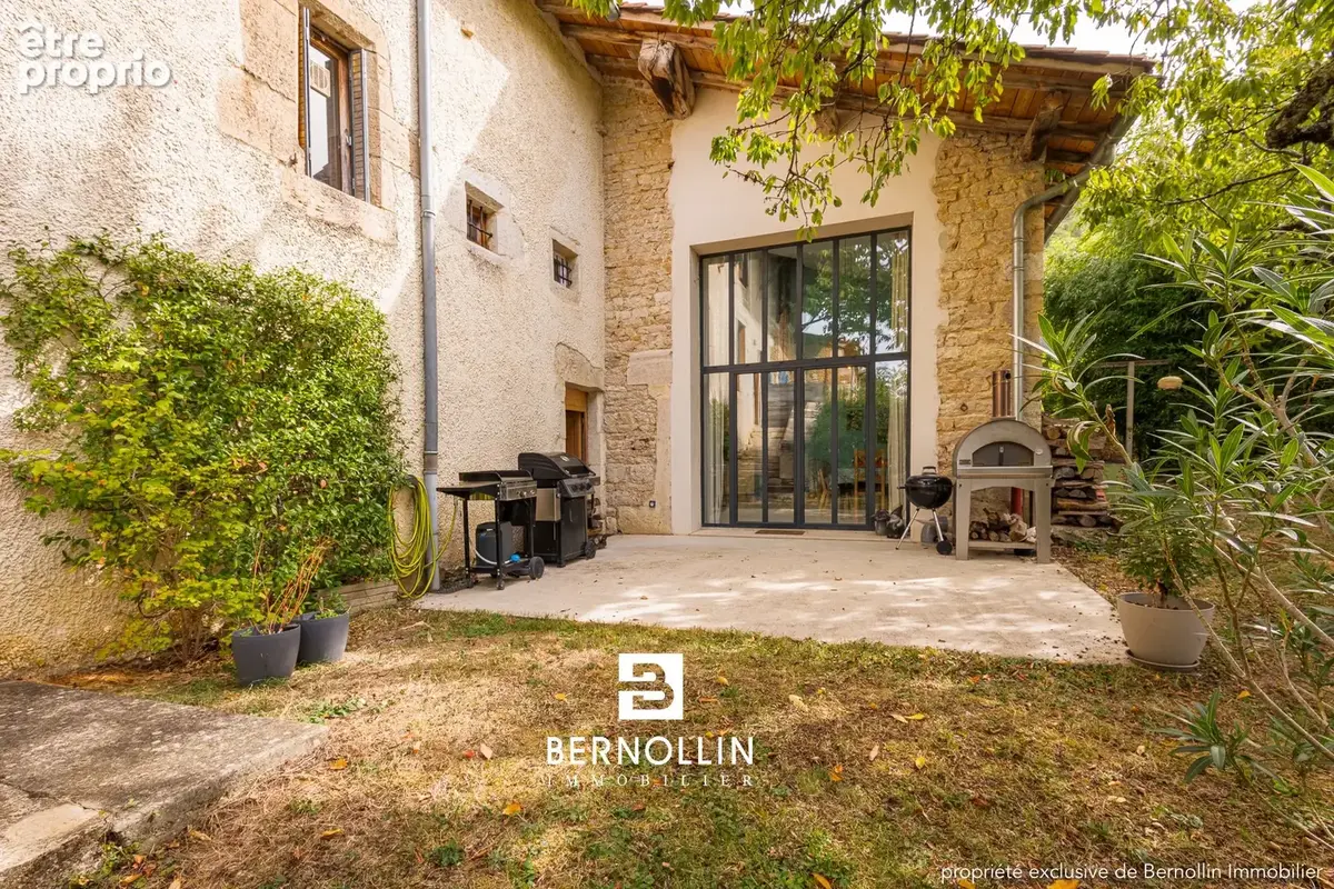 Authentique maison en pierre entièrement rénovée, 244 m2, 6 chambres, avec garage et terrain clos à Cuisiat - photo 21