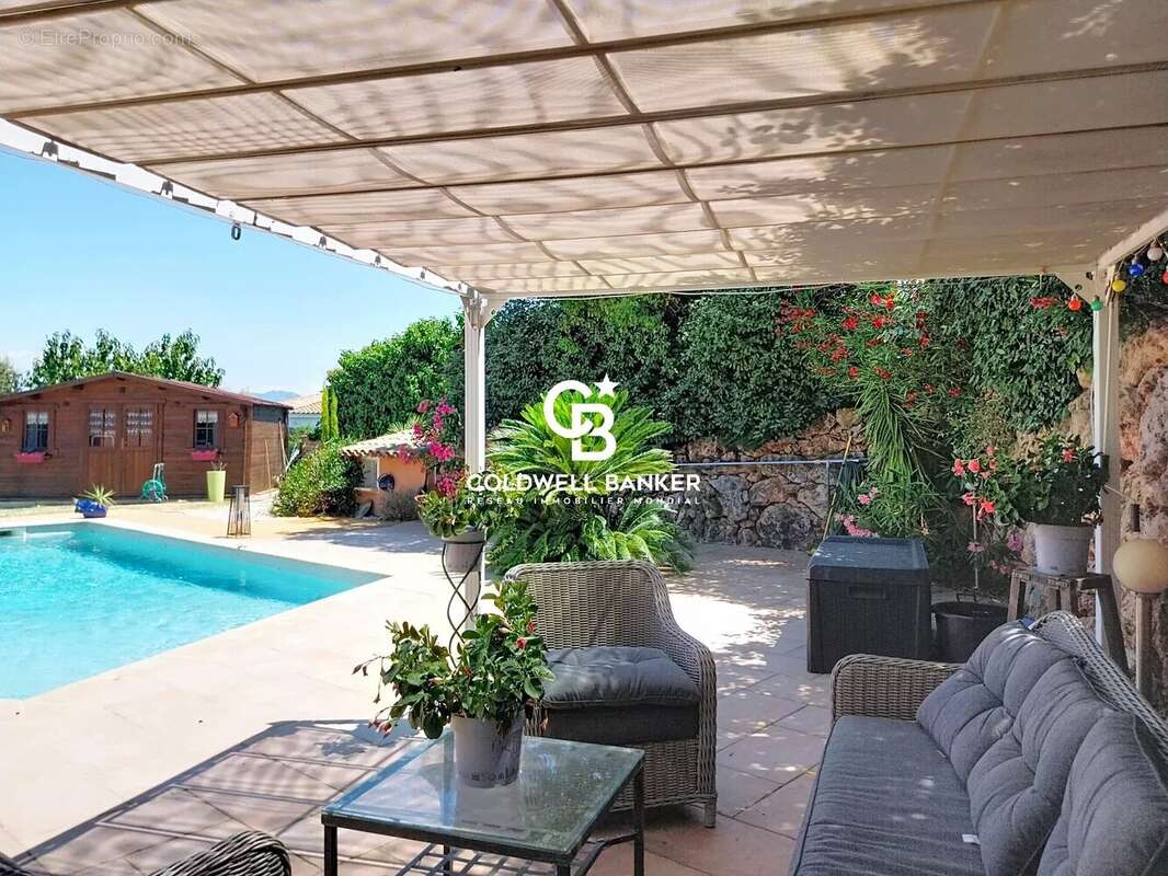 Saint-Aygulf – Élégante propriété familiale avec appartement indépendant, piscine et cadre naturel d'exception. - photo 3