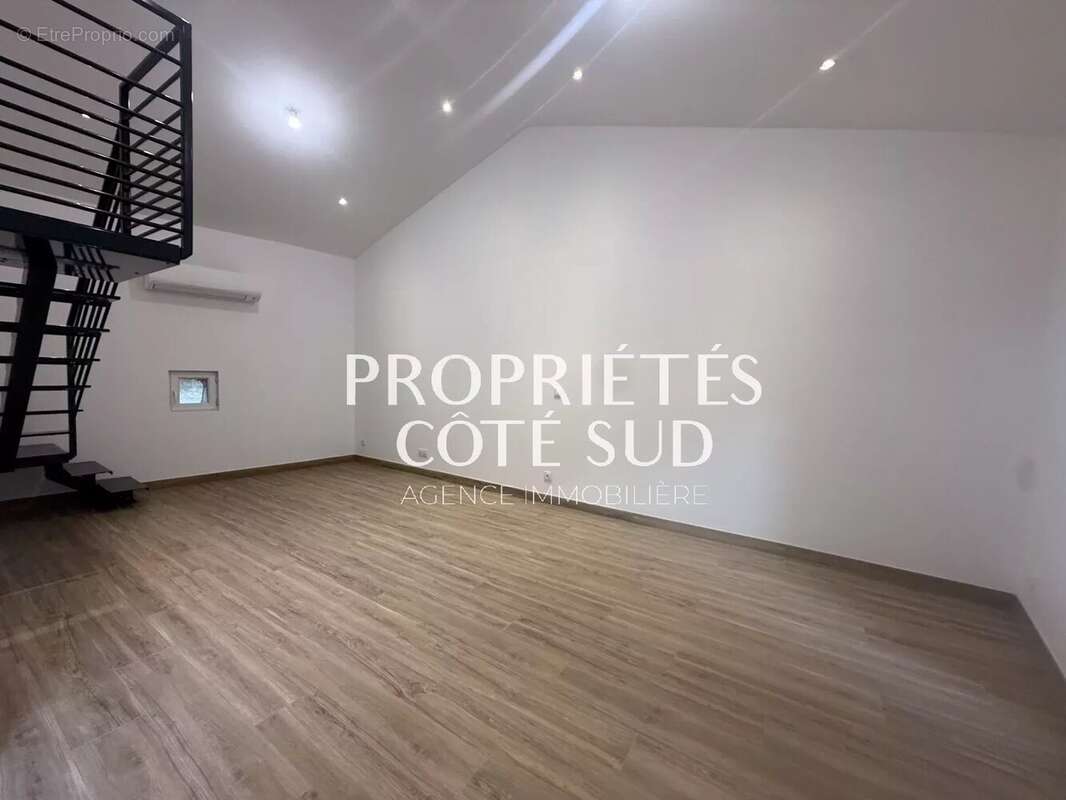 Maison à SAINT-VICTOR-LA-COSTE