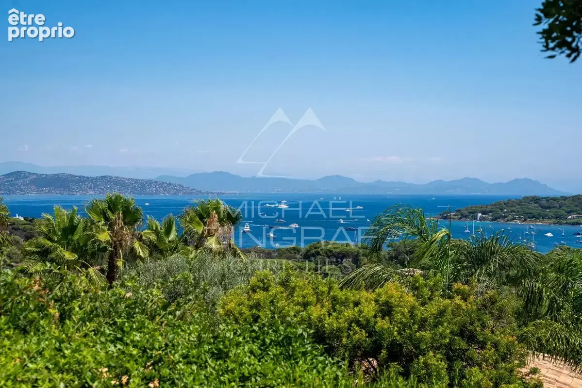 À Saint-Tropez, entre Village et Plages – Une Propriété d’Exception à Belle Isnarde - photo 2