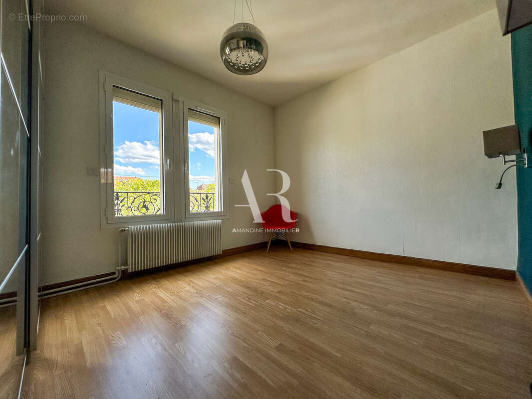 Maison à SAINT-MAUR-DES-FOSSES