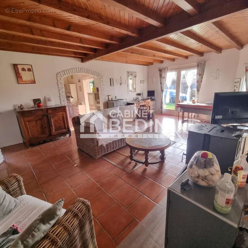 Maison à SAINTE-EULALIE-EN-BORN